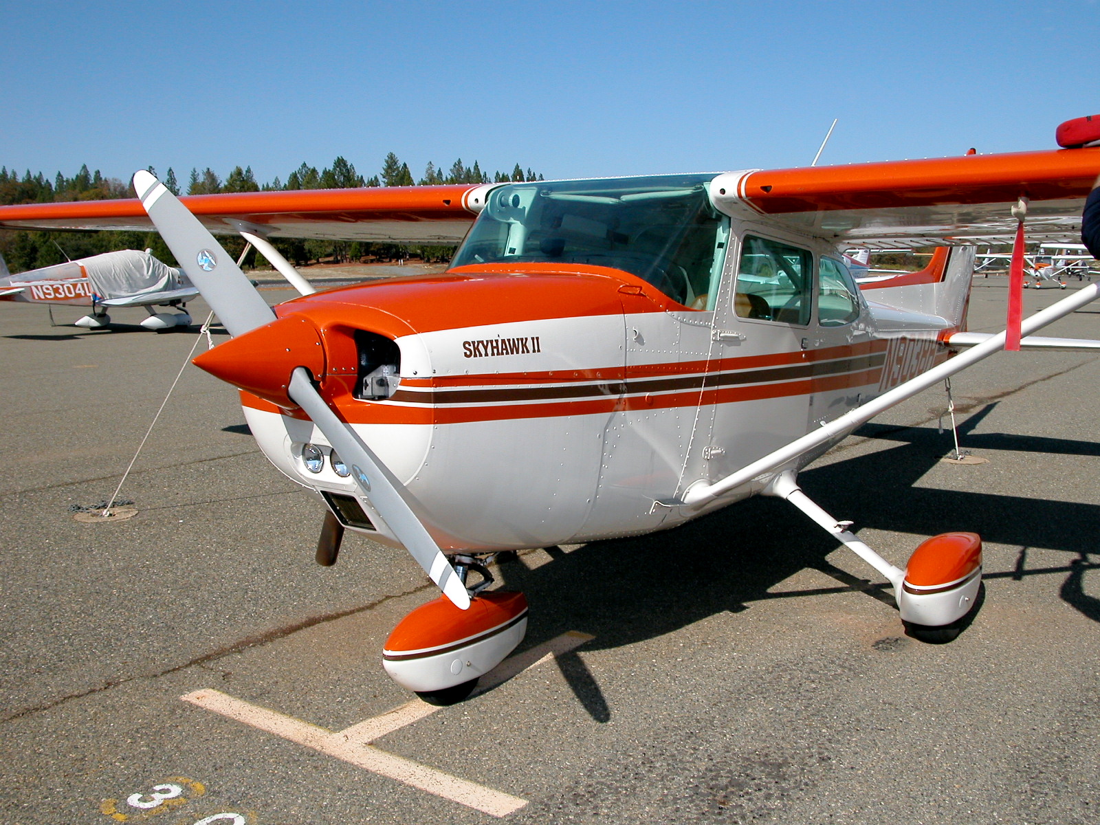 Cessna 172 N9038H - on the ramp